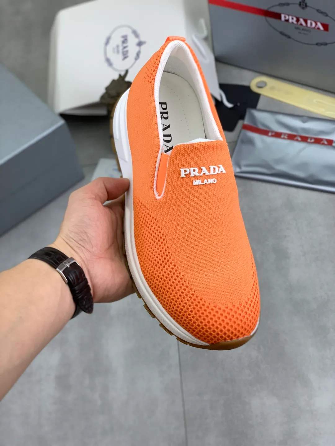 Men's shoes 💰P560💰[New model] Flying weave series (summer must-have) is now available on the official website, 🆘 Trendy brand (Prada) mainly promotes popular models, avant-garde and versatile fashionable men's shoes, private version molding, cowhide surface splicing 1:1.. Simple fashion, original imported cowhide lining and cowhide feet; the atmosphere and personality are more fashionable, eye-catching and pursuing class. It will subvert the old idea and be a must-have for fashion trendsetters with you! Must keep it for yourself! High-end comfort and low-end, high-end quality workmanship. Size: 38-45 6️⃣colors available.
